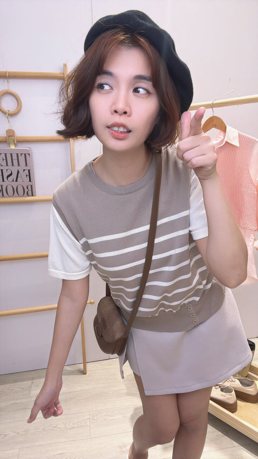 冰丝线条撞色针织上衣