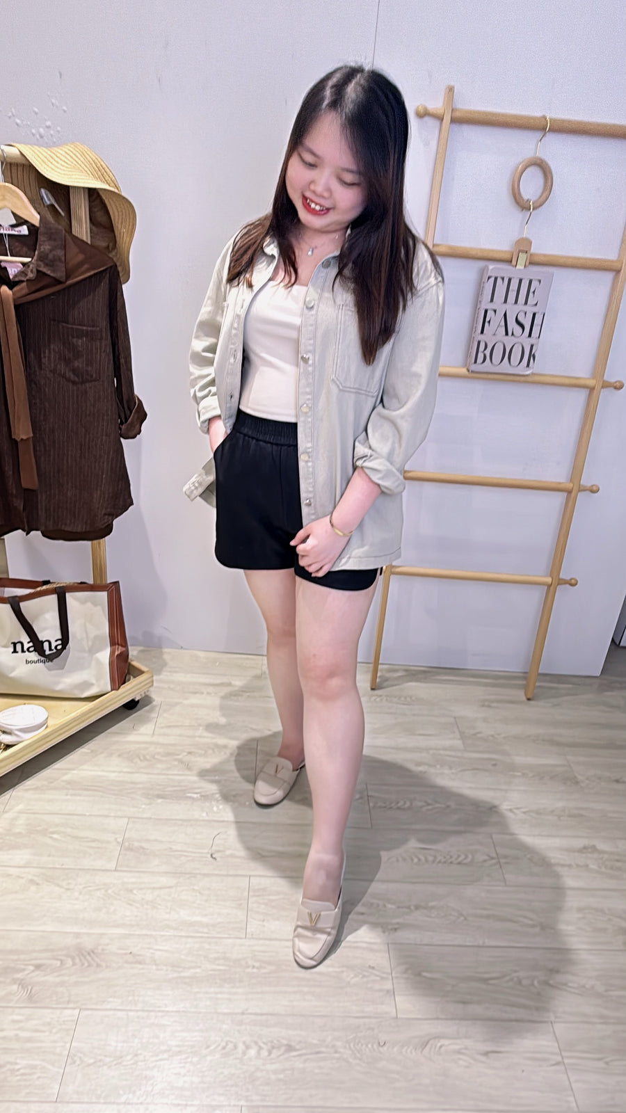 松紧腰皮革短裤