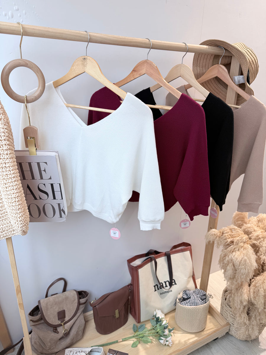 V领高质地软针织上衣