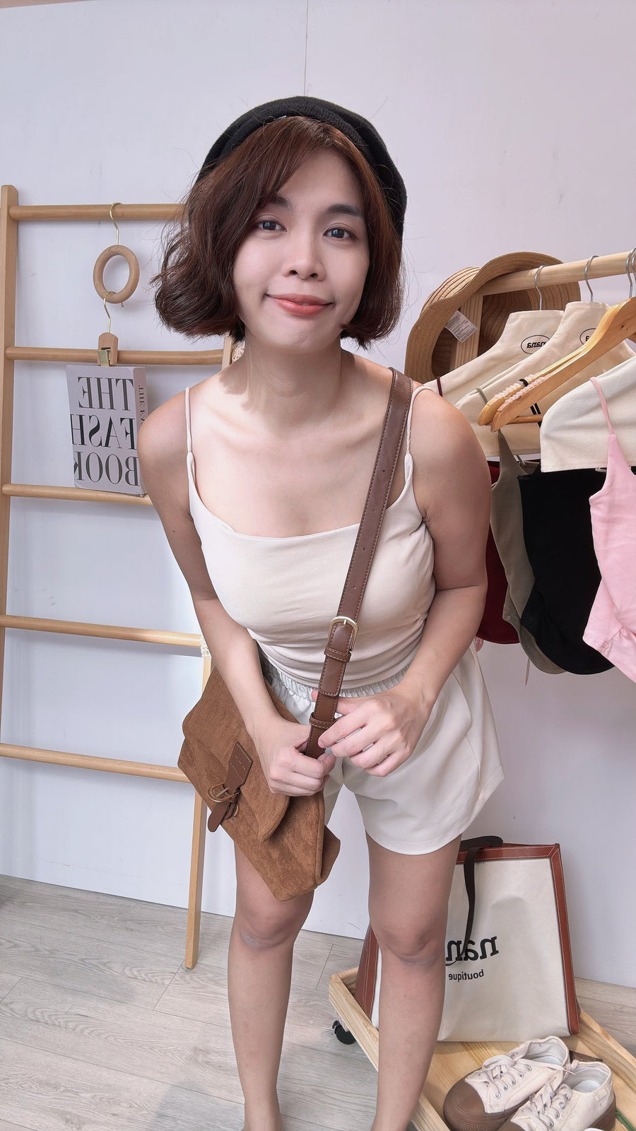 细带短版内搭