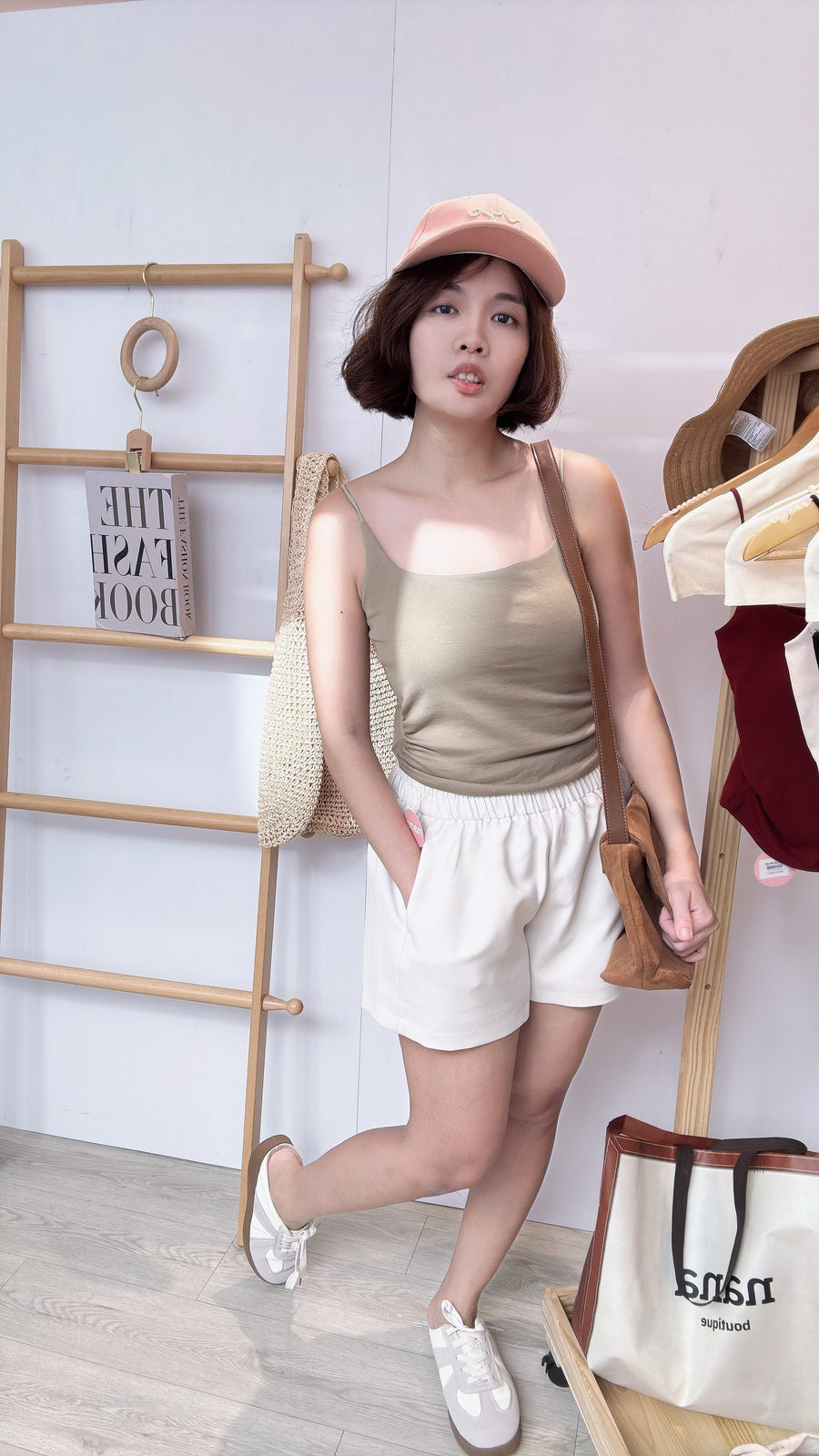 细带短版内搭