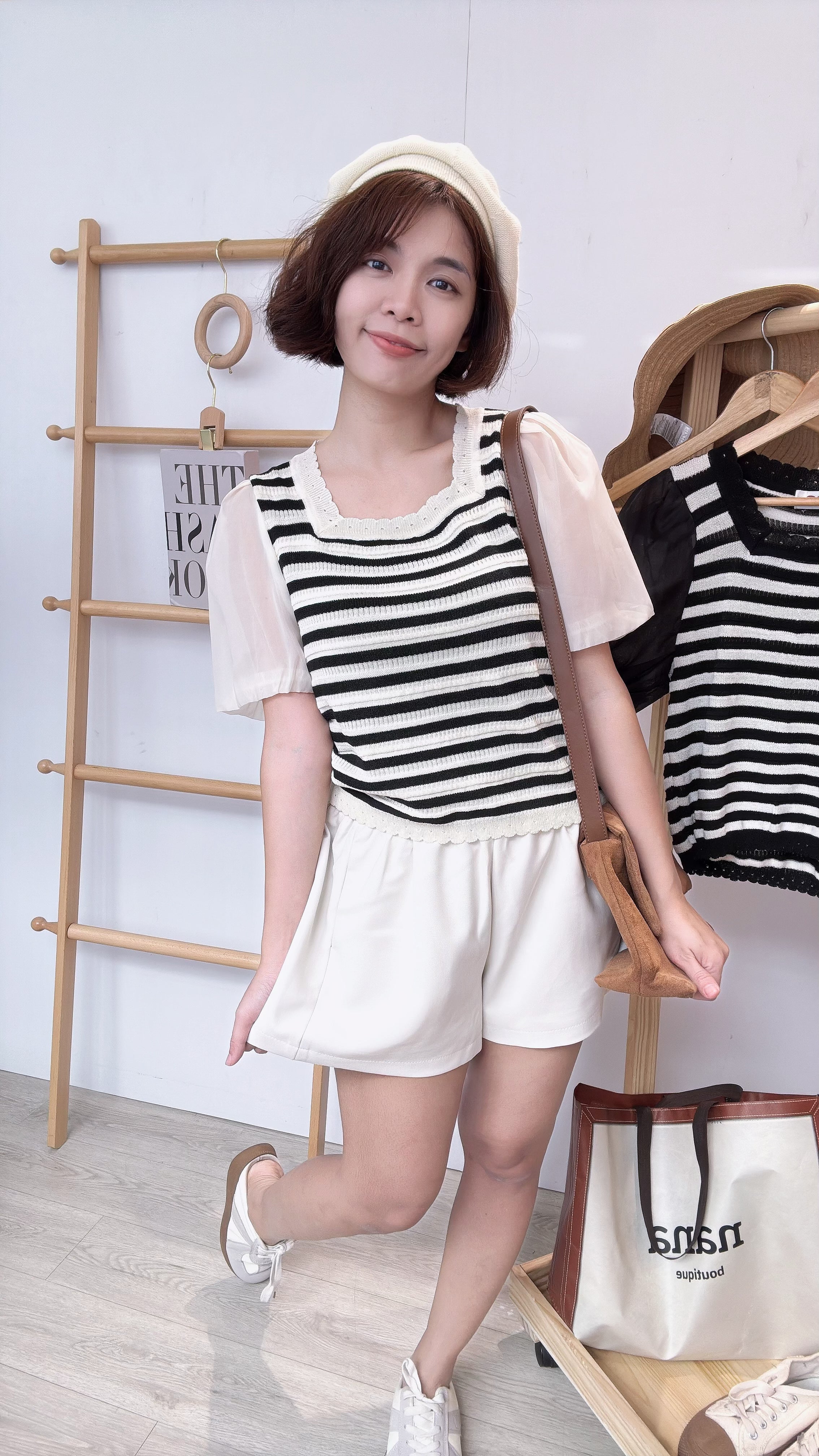 四方领线条针织泡泡袖上衣