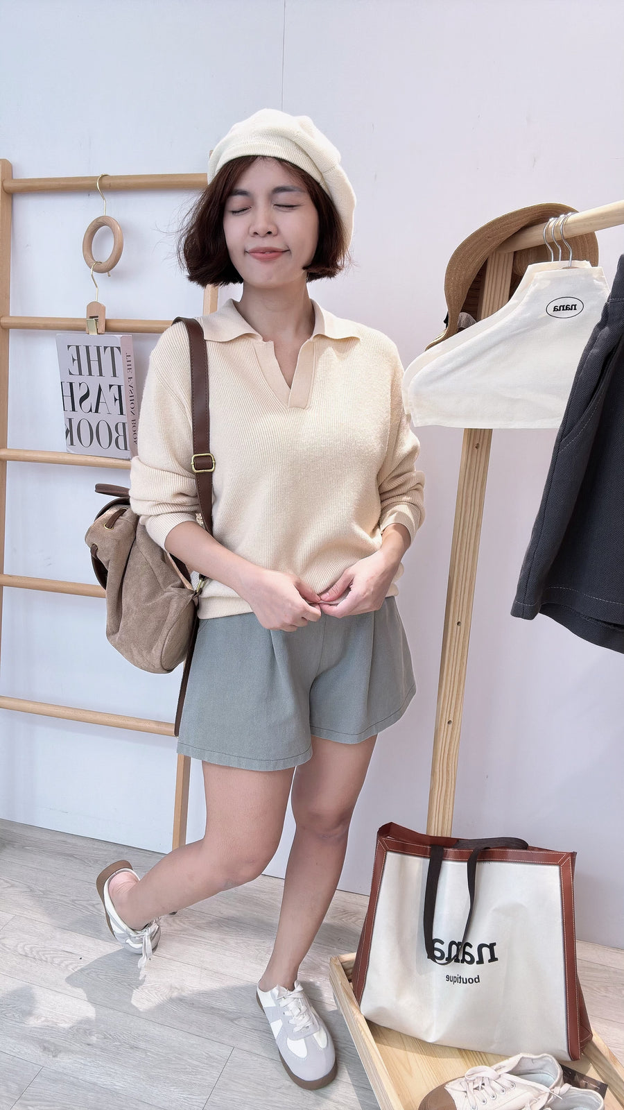 牛仔后松紧腰短裤