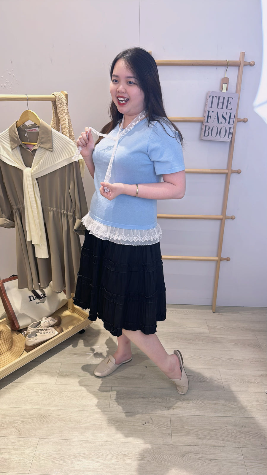 甜美色蕾丝冰丝针织上衣