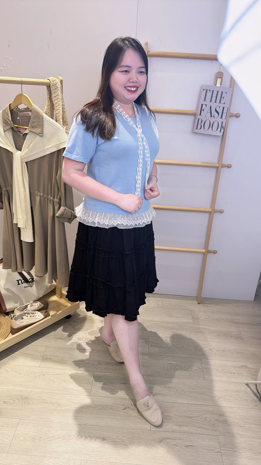 甜美色蕾丝冰丝针织上衣