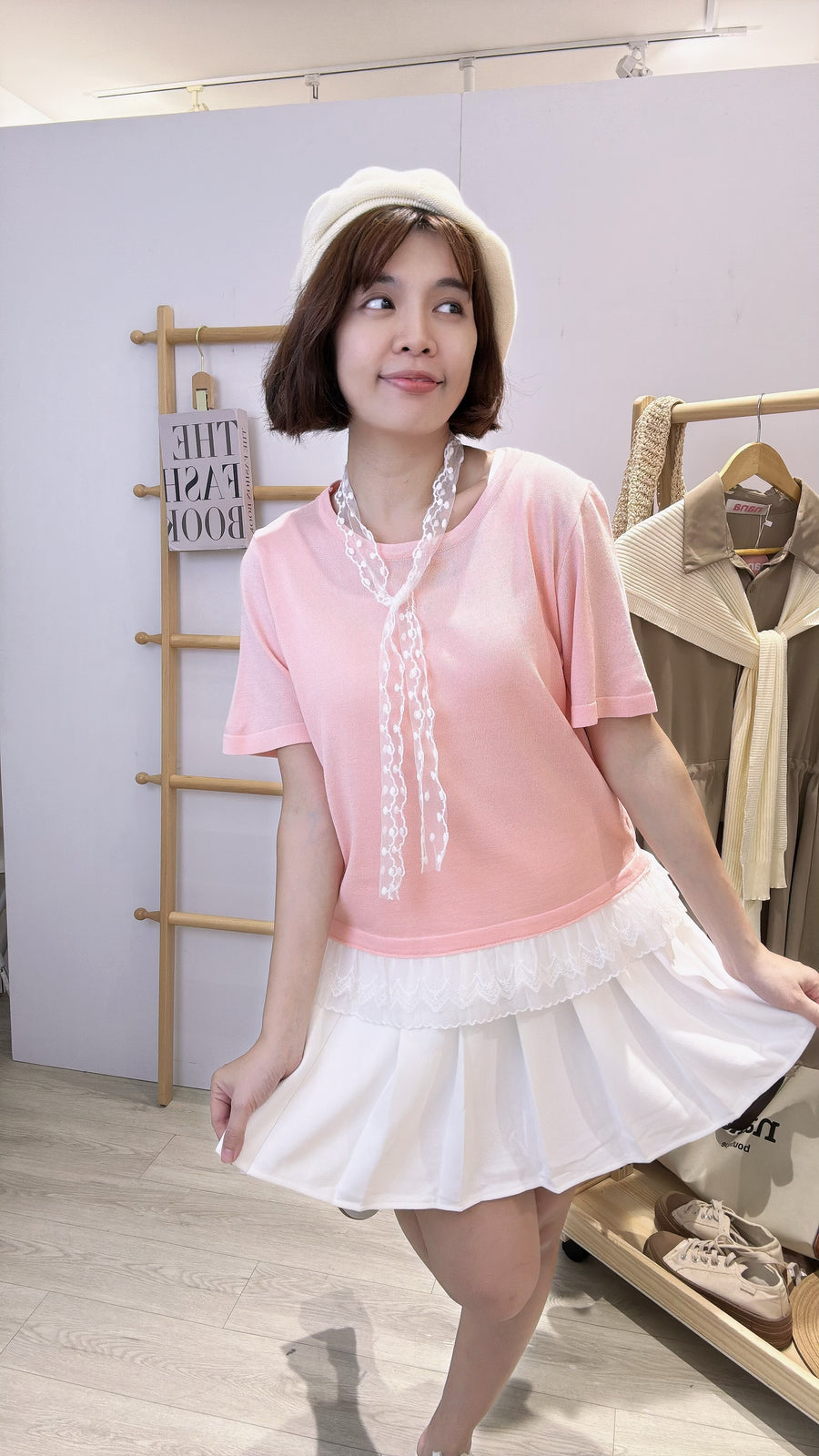 甜美色蕾丝冰丝针织上衣