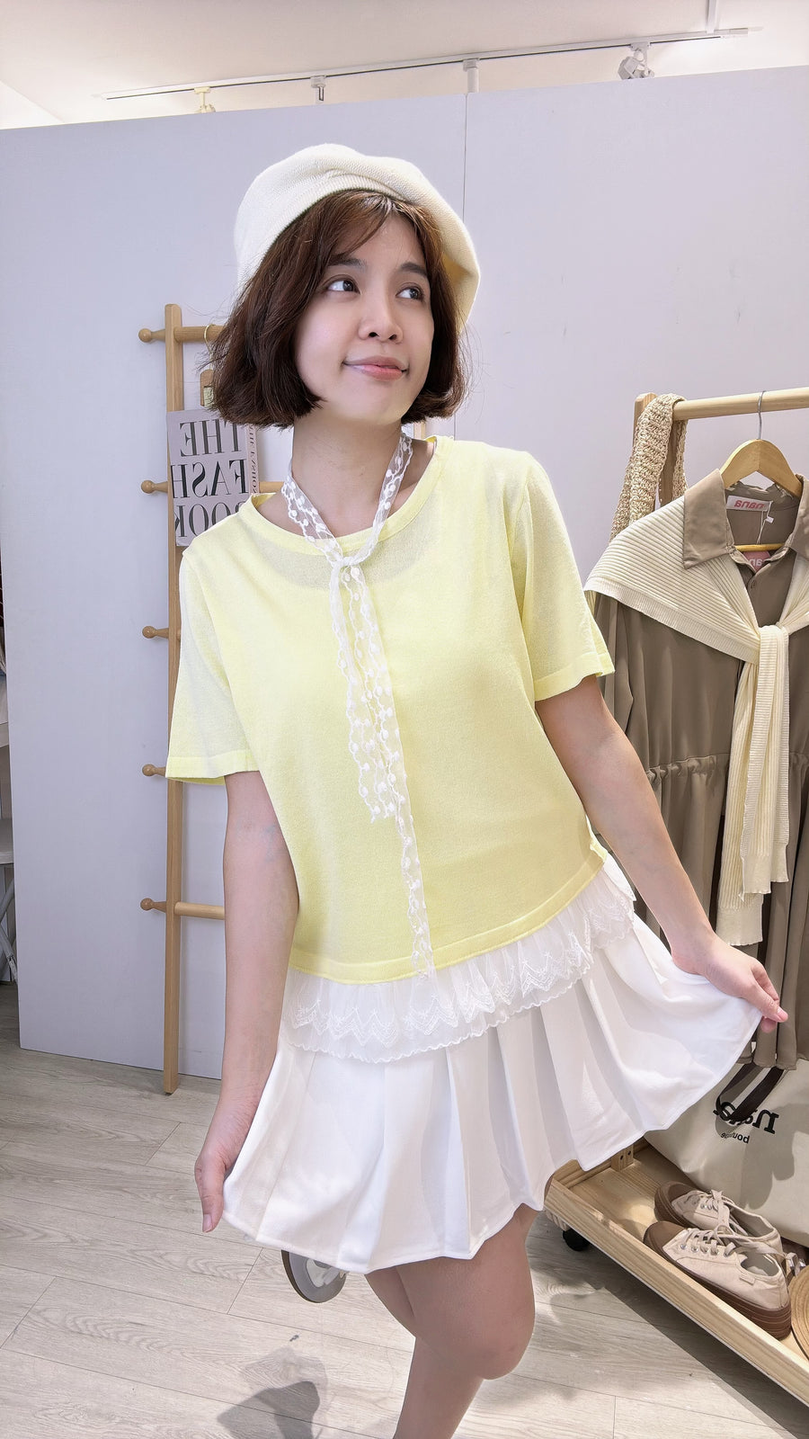 甜美色蕾丝冰丝针织上衣