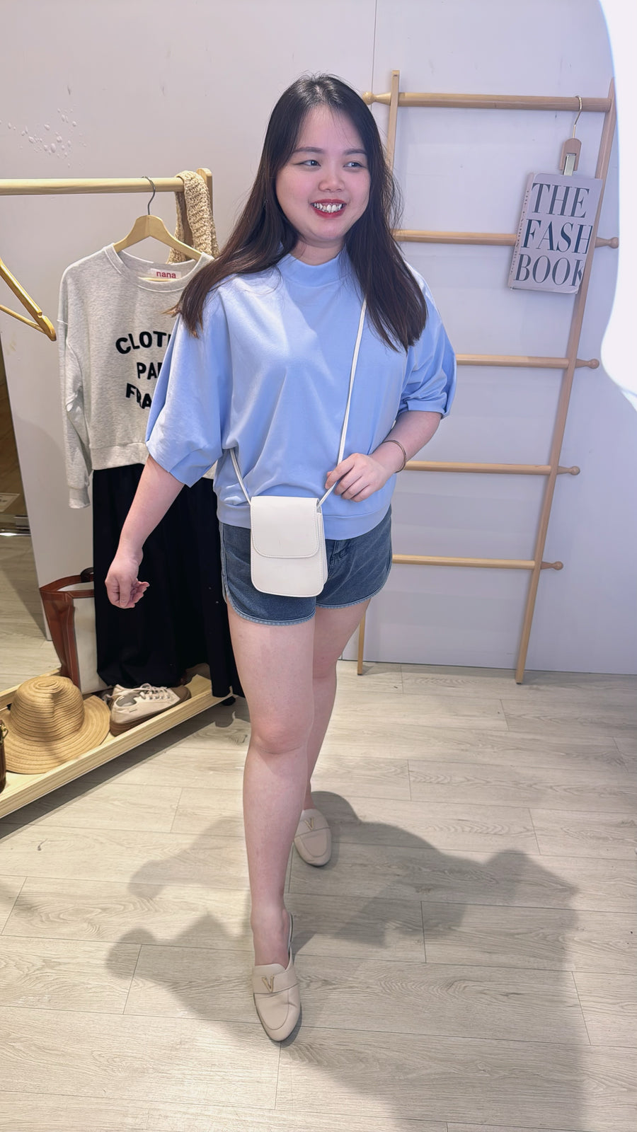 灯笼袖子简约上衣