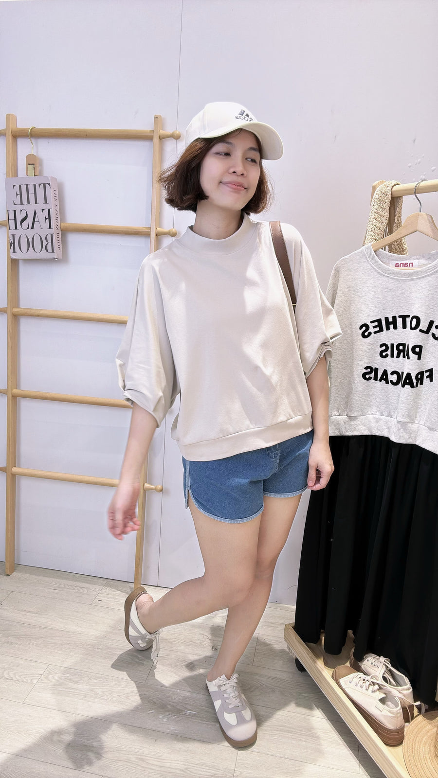 灯笼袖子简约上衣