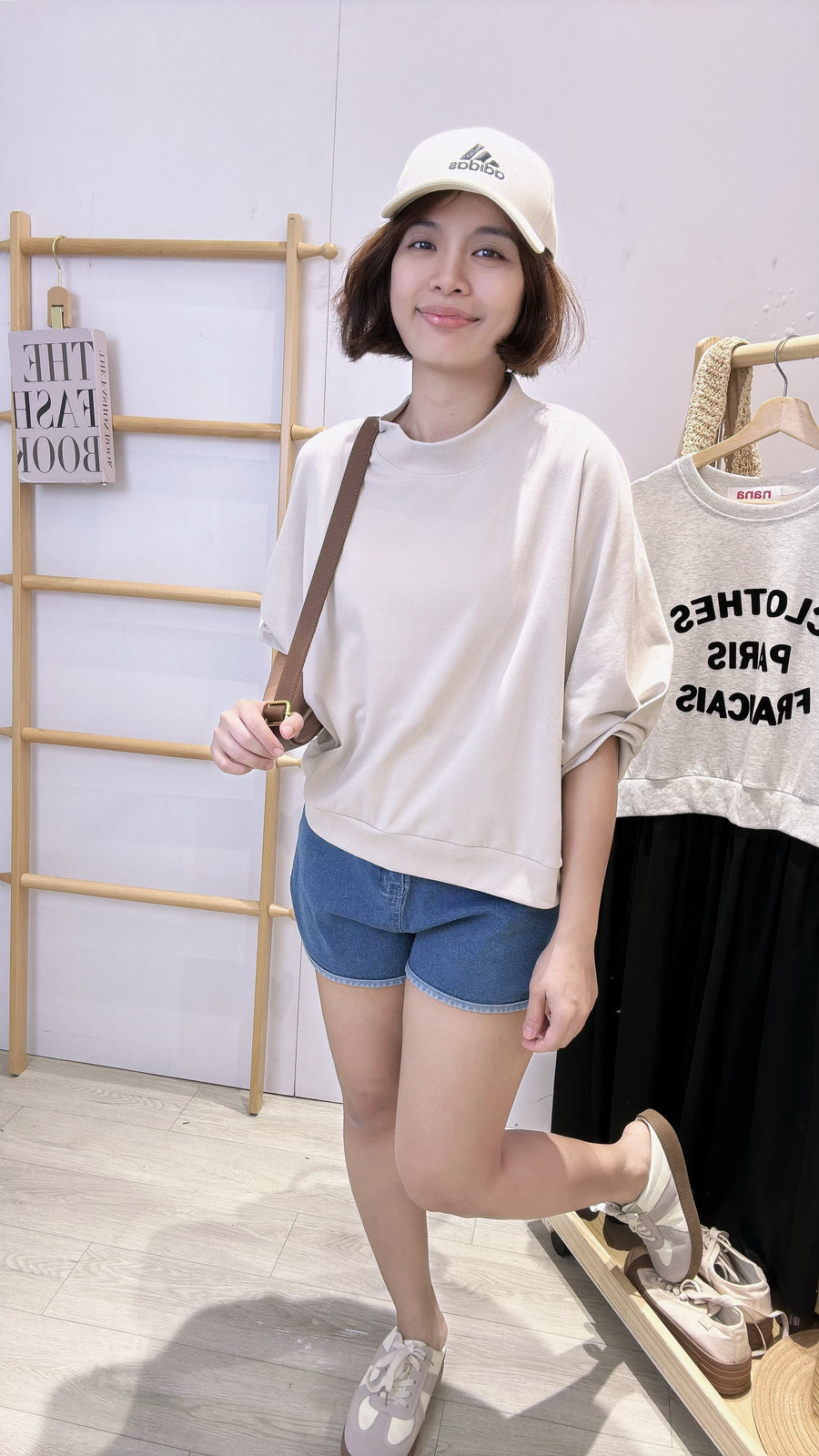 灯笼袖子简约上衣