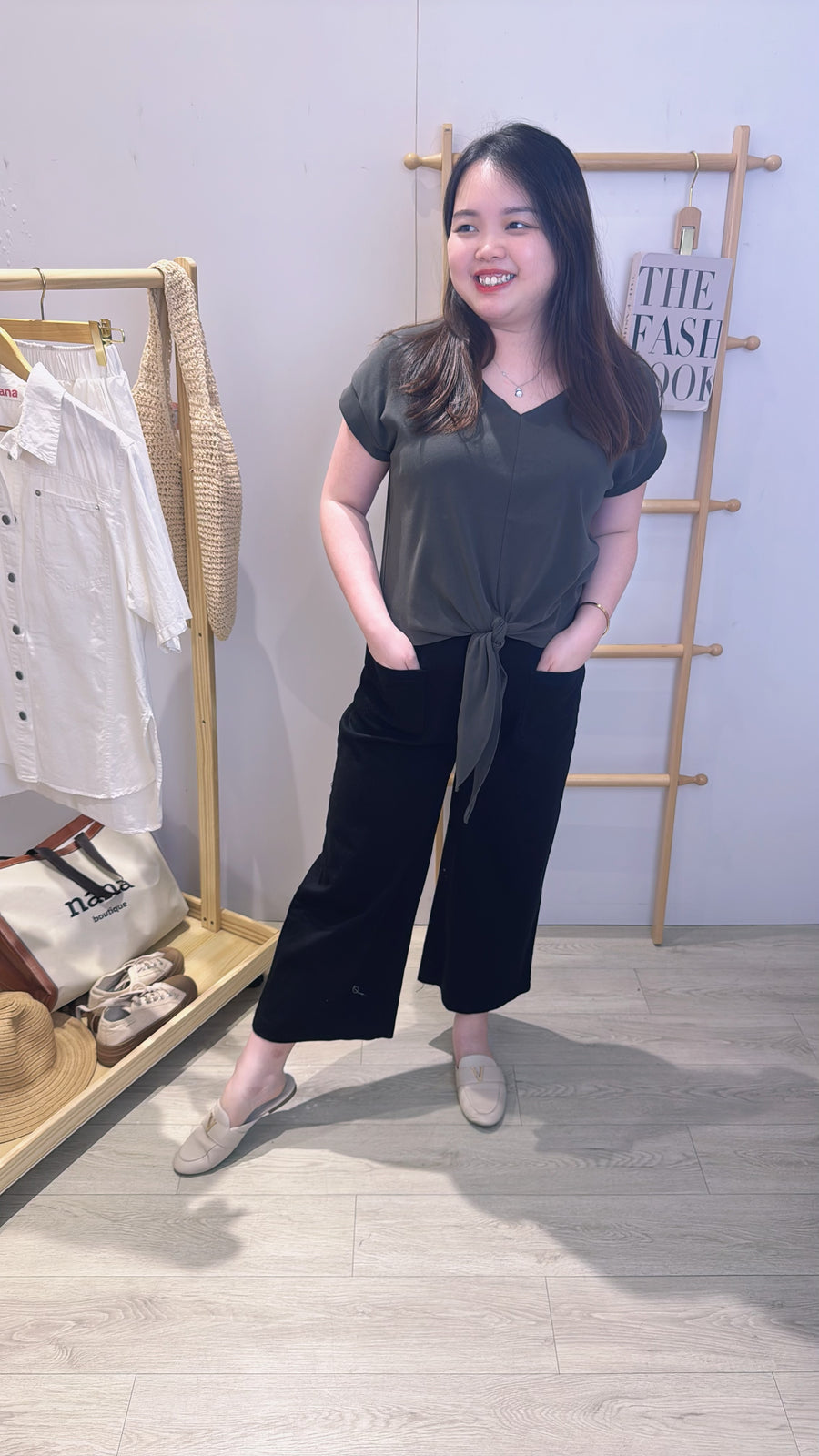 水洗牛仔阔脚长裤