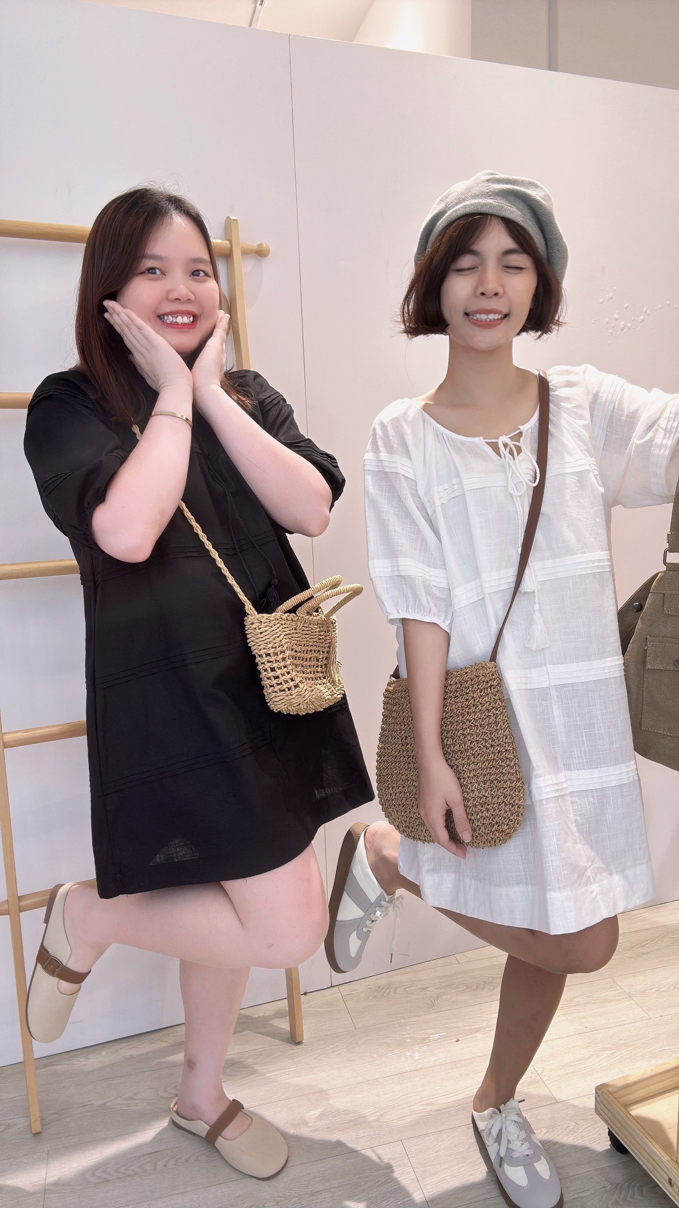 软麻碰袖短连身裙