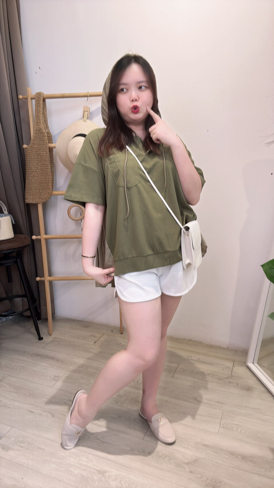 滚珠棉连帽后百褶宽松上衣