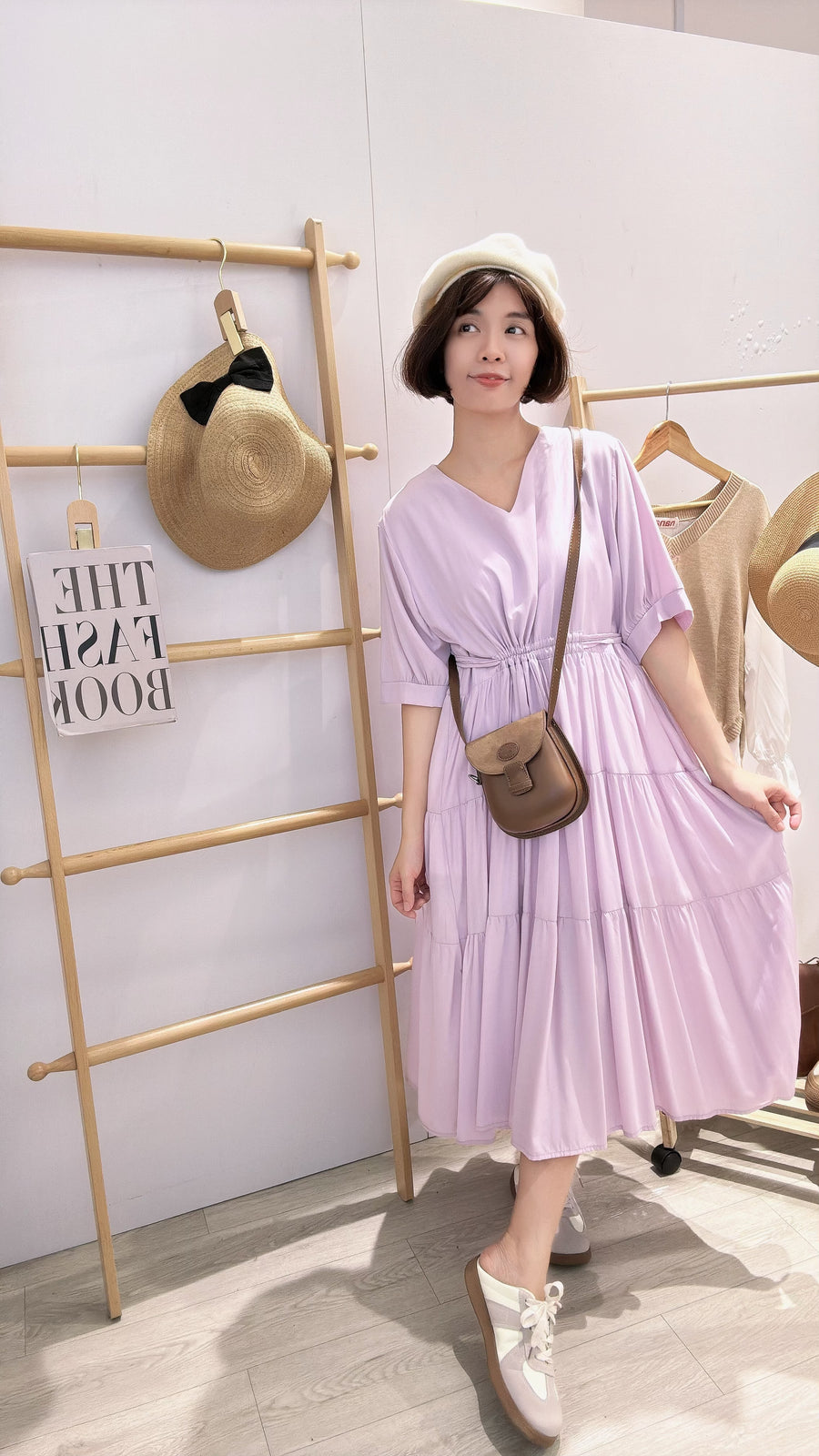 滑面甜美V领收腰套裙