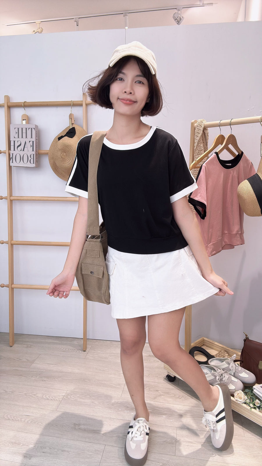 并色短版cotton上衣