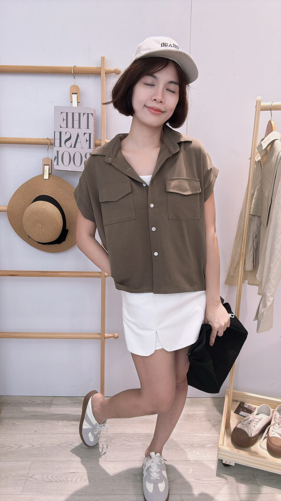 简约棉质短衬衫