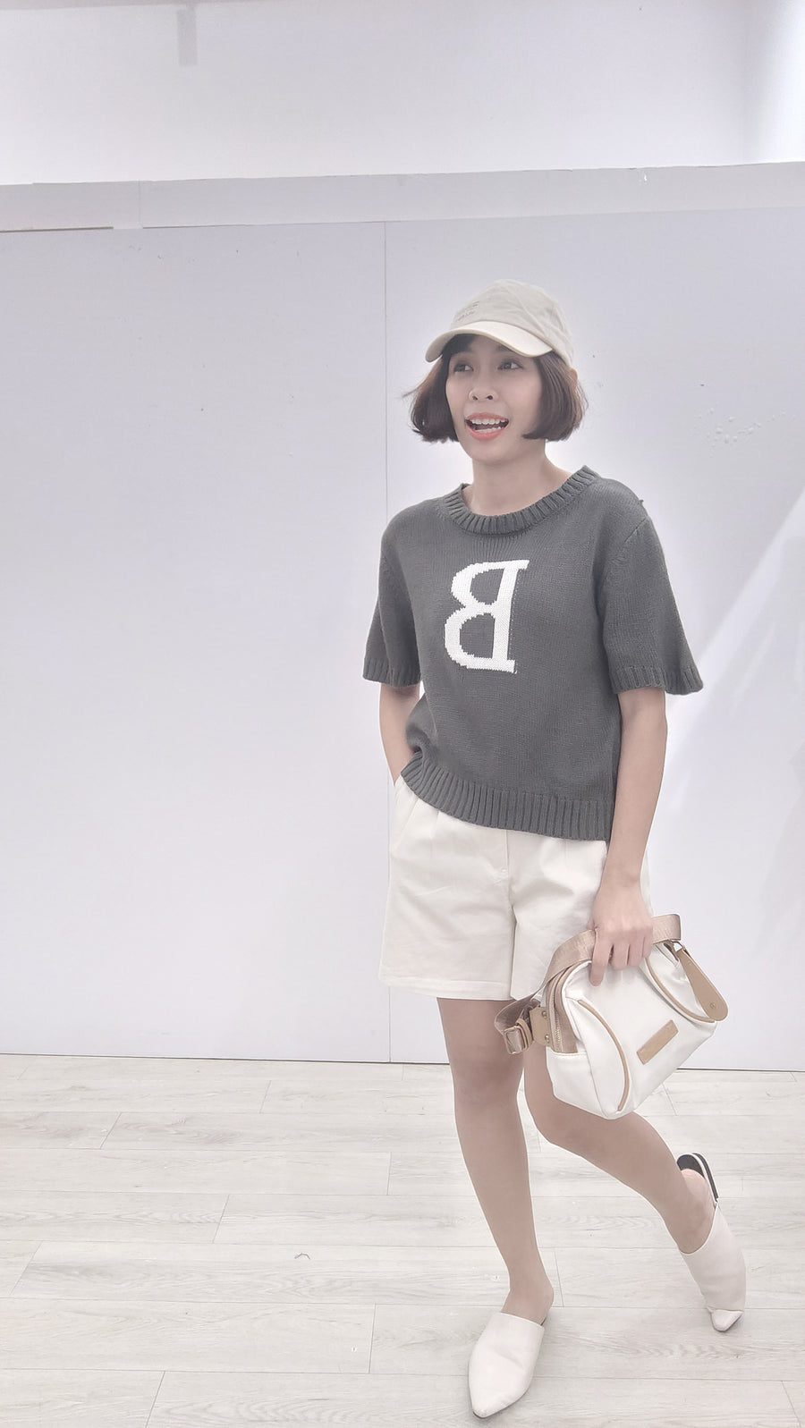 字母B针织上衣