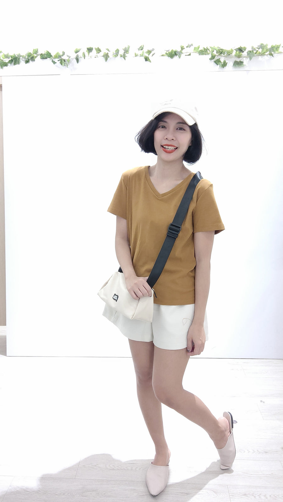 简约V领上衣