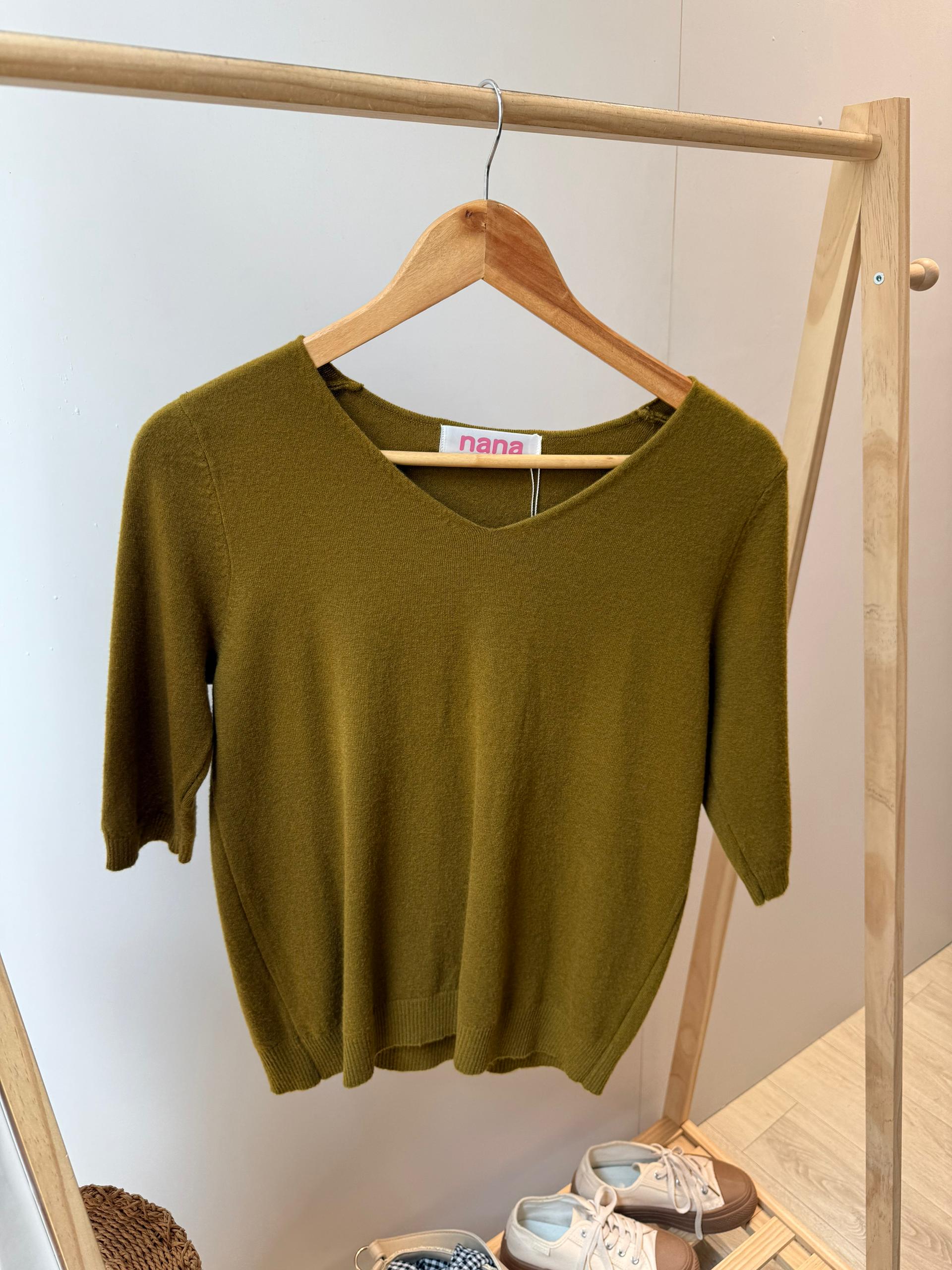 V领针织舒服上衣