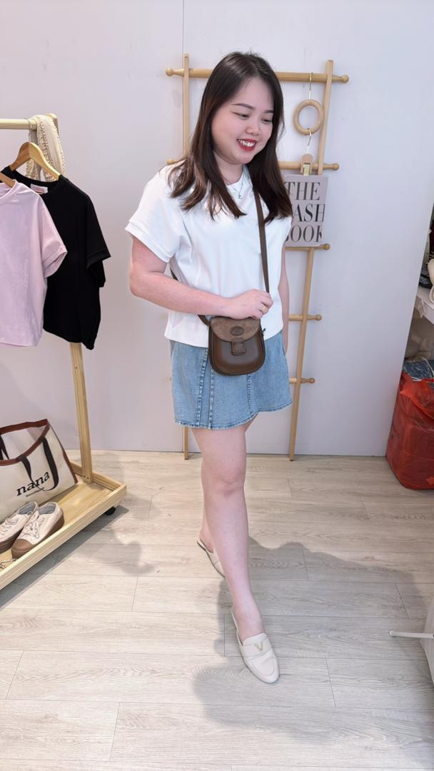 单色圆领短版上衣