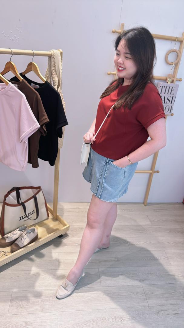 单色圆领短版上衣