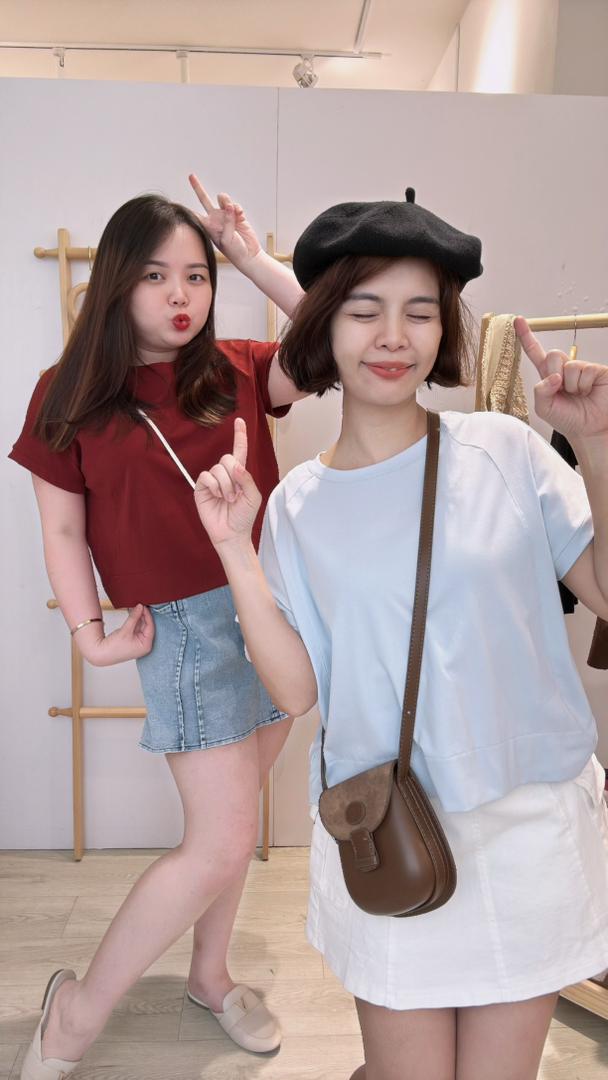 单色圆领短版上衣