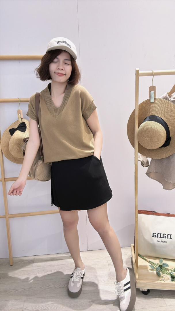 独家款针织显瘦款马甲上衣