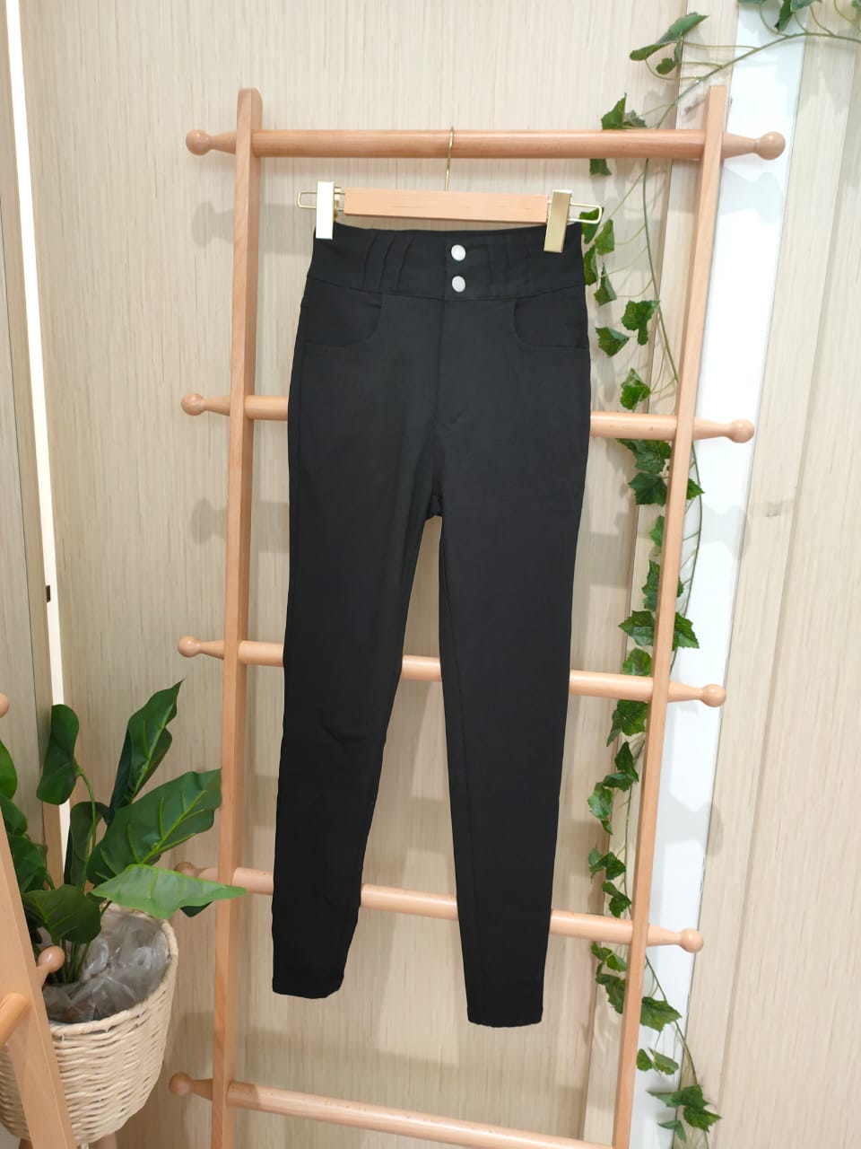 黑色弹力窄长裤