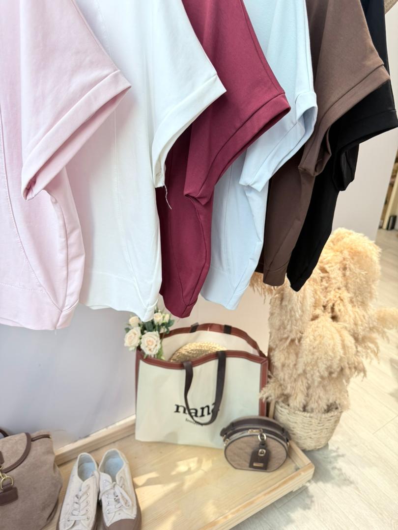 单色圆领短版上衣