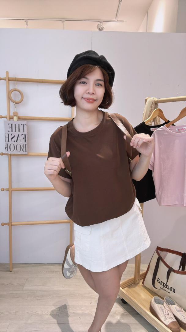 单色圆领短版上衣