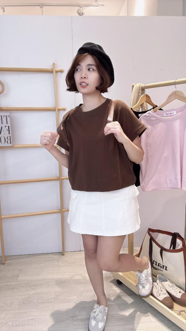 单色圆领短版上衣