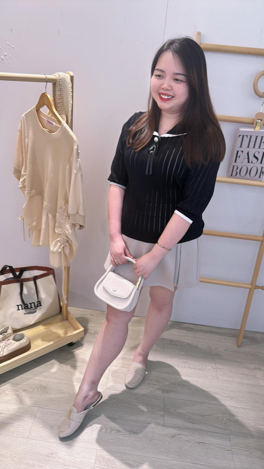 针织镂空娃娃领上衣