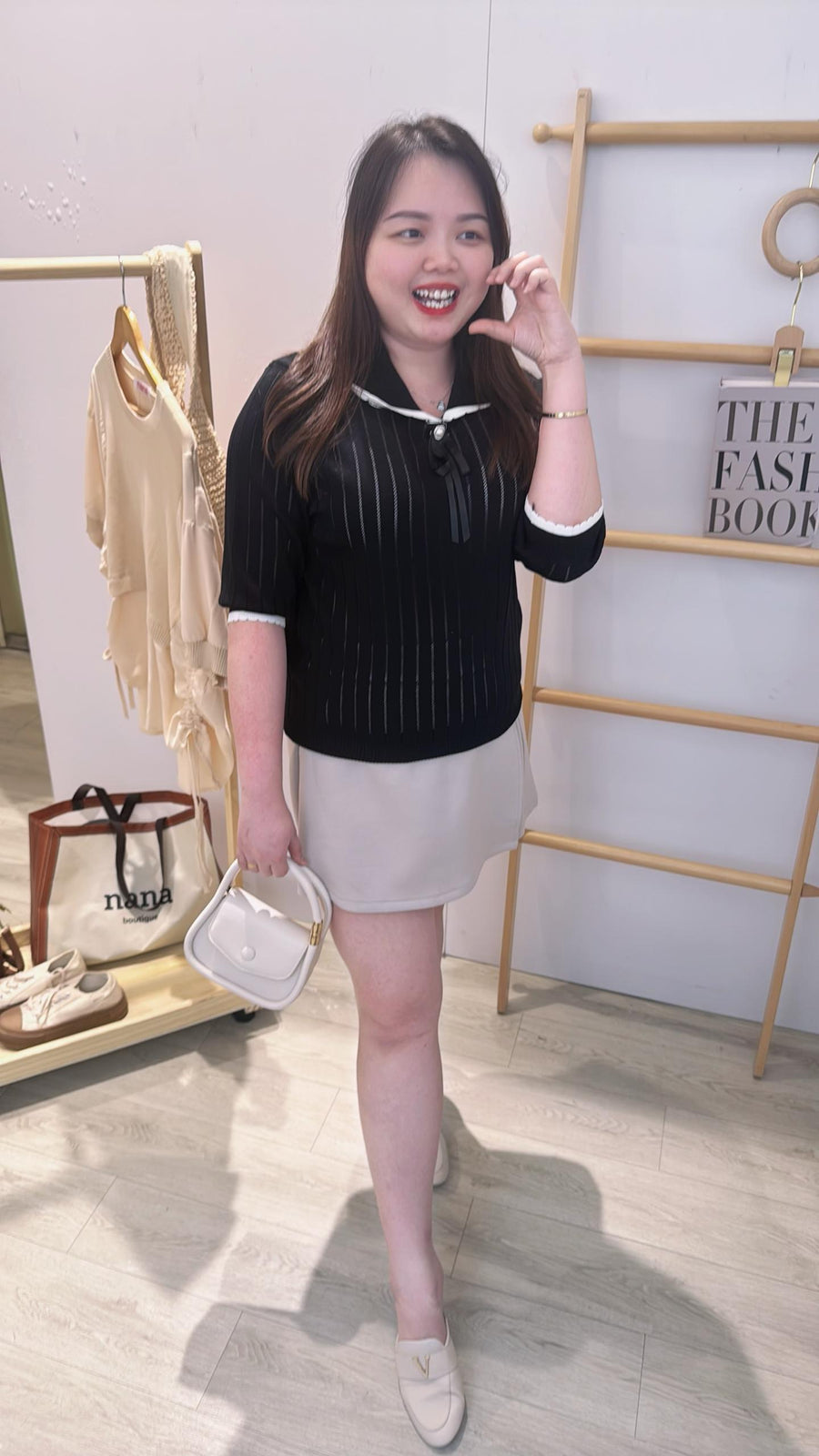 针织镂空娃娃领上衣