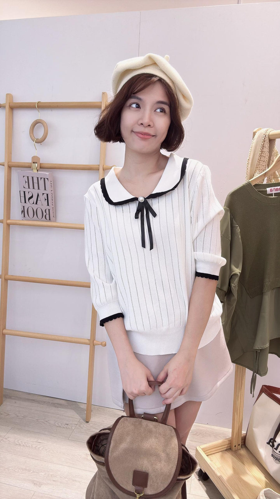 针织镂空娃娃领上衣