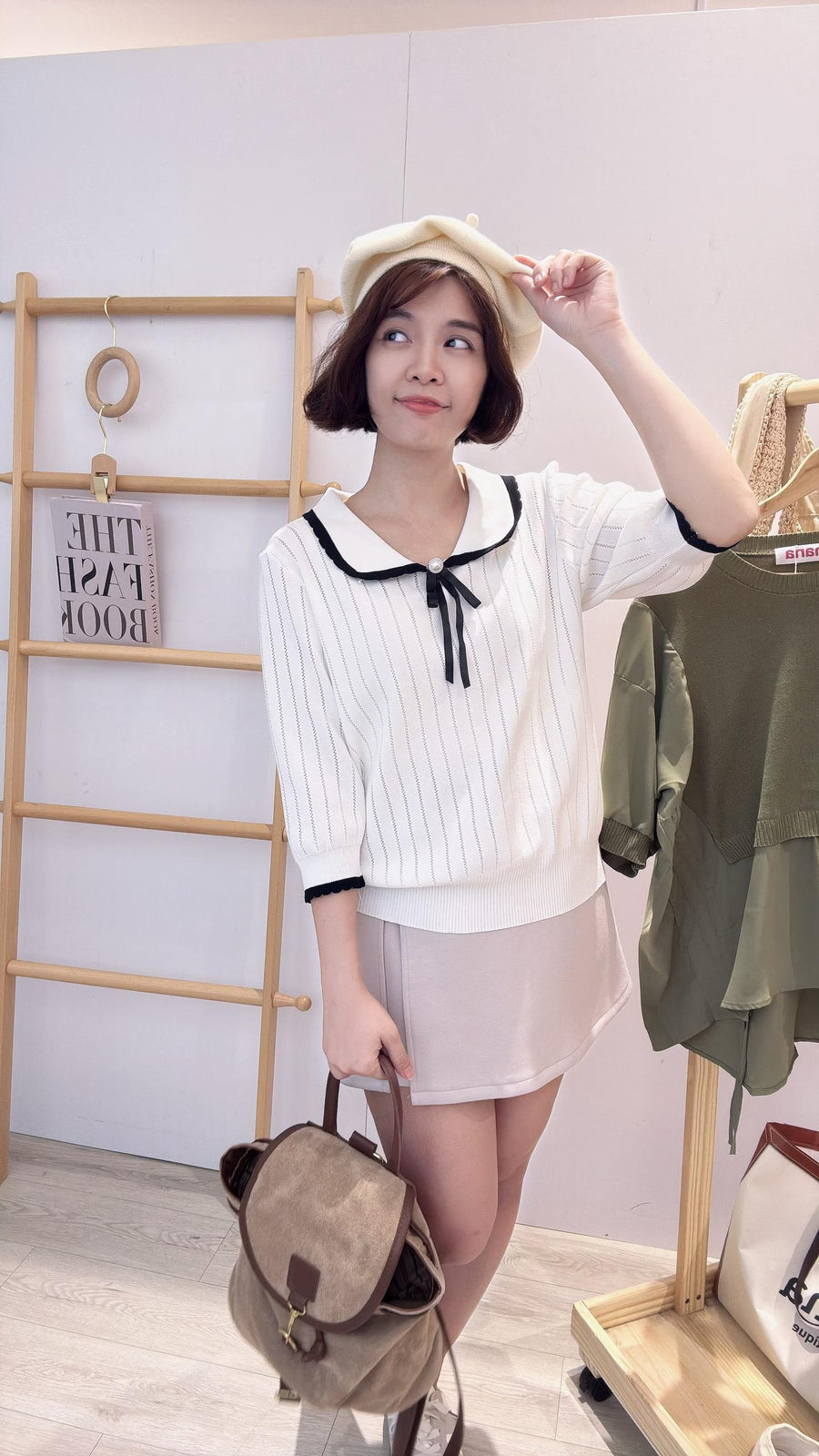 针织镂空娃娃领上衣